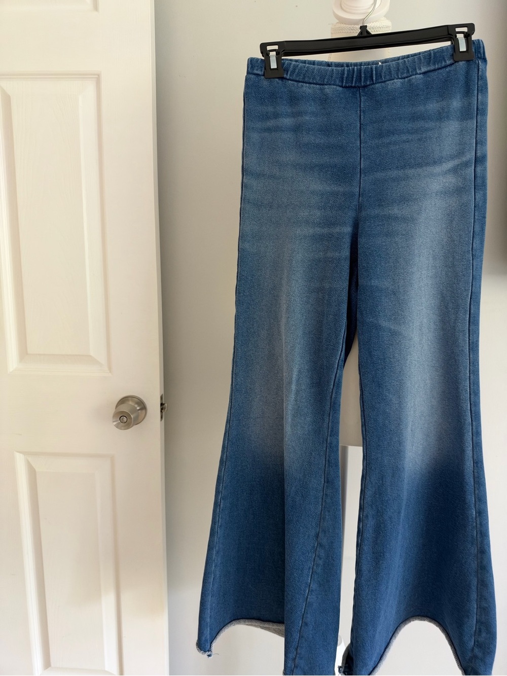 Good American Mid-Blue super flare Wide Leg Pull-On sweats